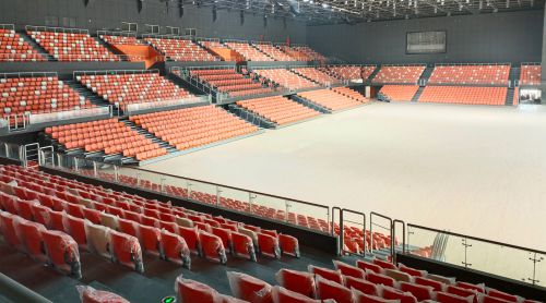 場(chǎng)館座椅的“骨骼”之謎：吹塑 vs 注塑，為何征途座椅選擇氣輔注塑？?